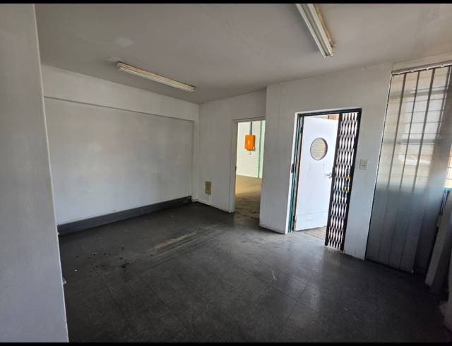 275M² WAREHOUSE TO LET IN STORMILL